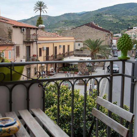 The Palace B&B And Apartments Santo Stefano di Camastra Extérieur photo