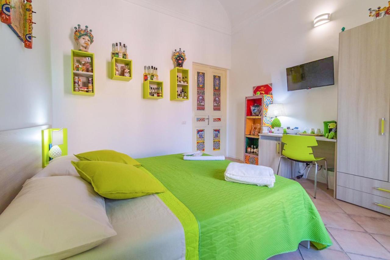 The Palace B&B And Apartments Santo Stefano di Camastra Extérieur photo