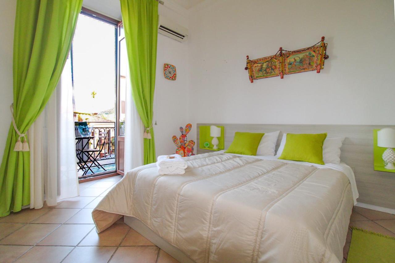 The Palace B&B And Apartments Santo Stefano di Camastra Extérieur photo