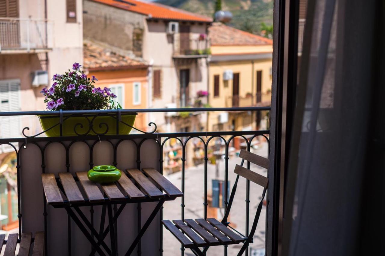 The Palace B&B And Apartments Santo Stefano di Camastra Extérieur photo