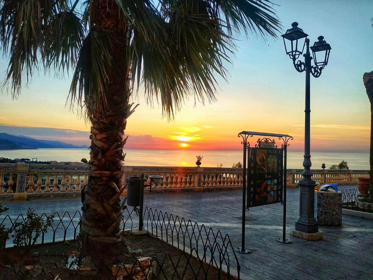 The Palace B&B And Apartments Santo Stefano di Camastra Extérieur photo