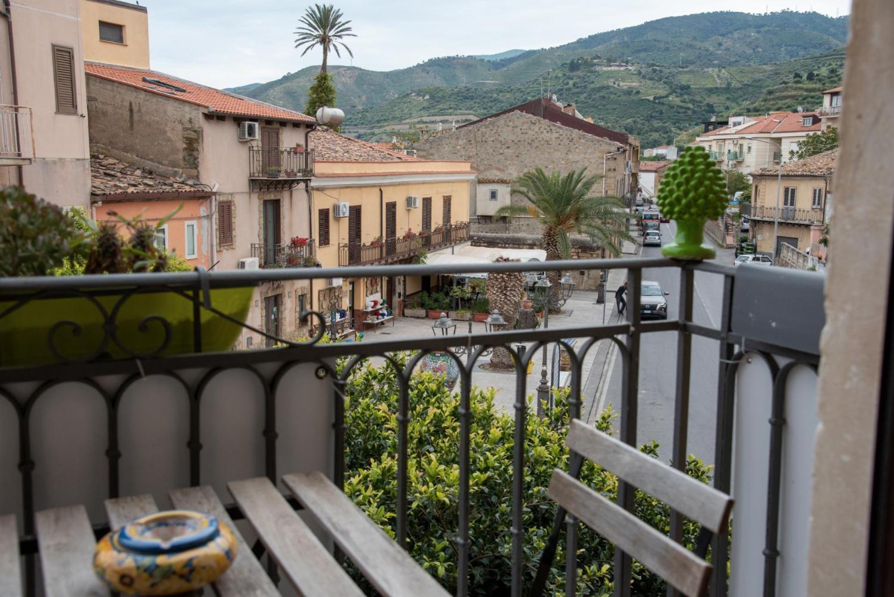 The Palace B&B And Apartments Santo Stefano di Camastra Extérieur photo