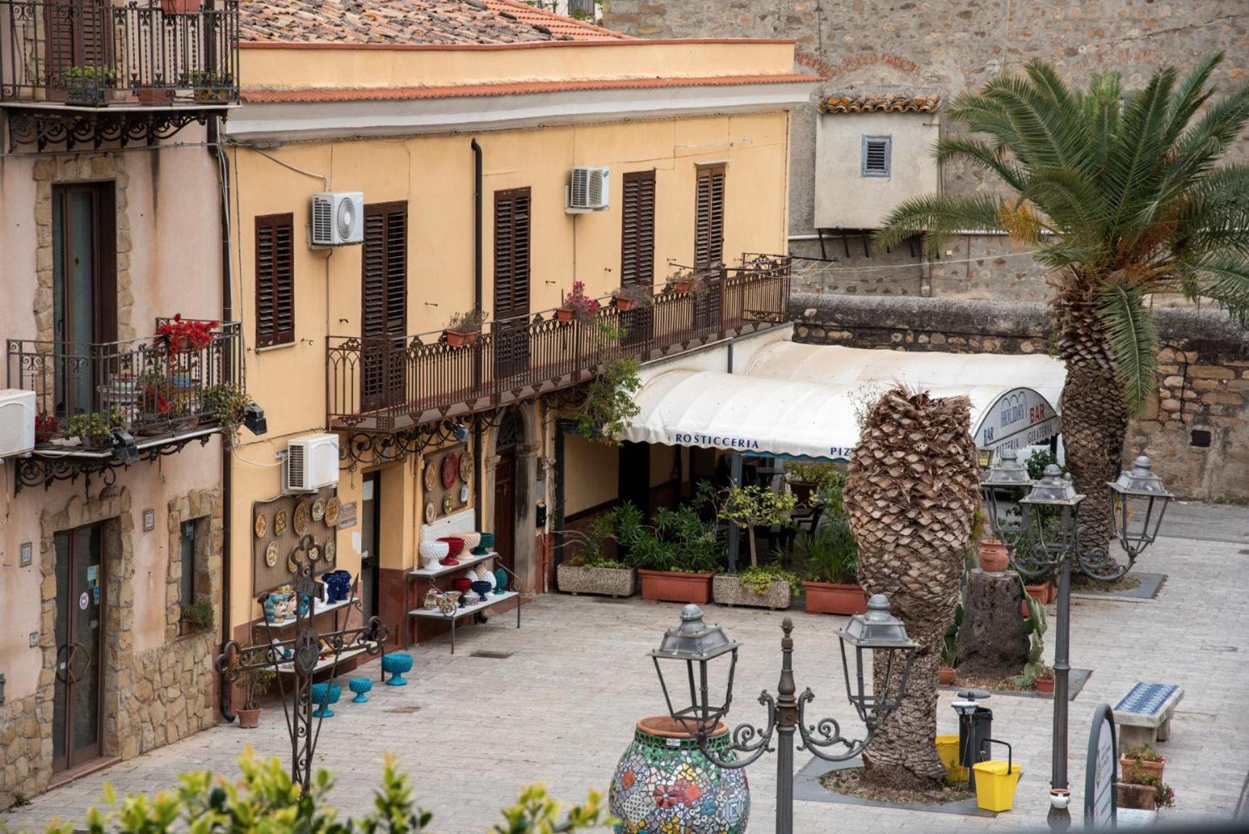 The Palace B&B And Apartments Santo Stefano di Camastra Extérieur photo