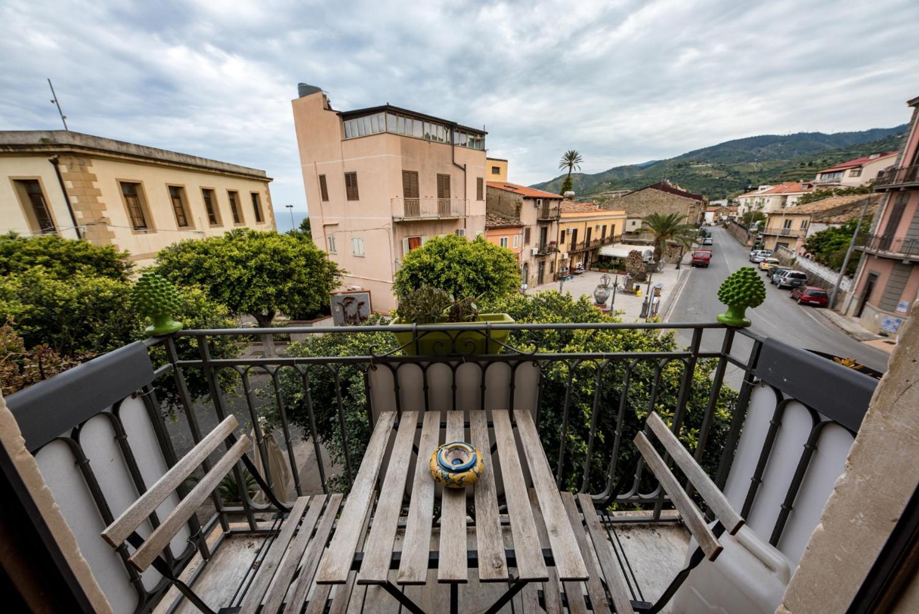 The Palace B&B And Apartments Santo Stefano di Camastra Extérieur photo